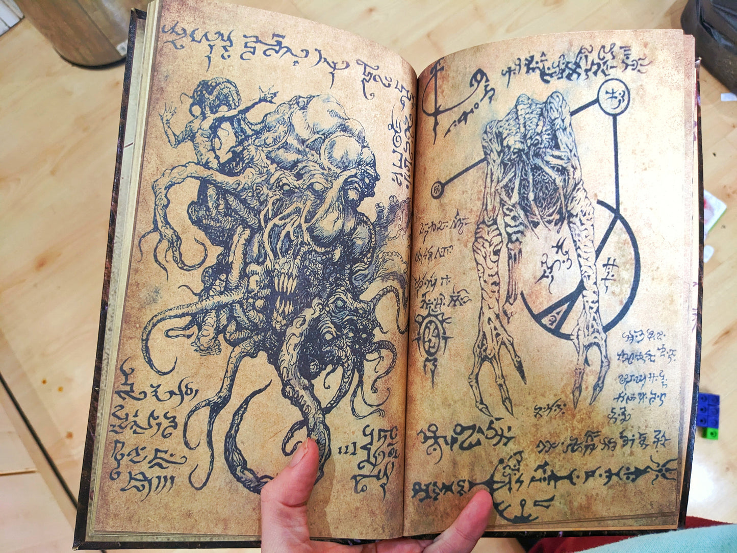 EVIL DEAD NECRONOMICON Fan book